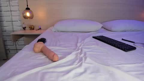 Snapshot of nikkydean chatting on 10-21-25, 04:46 Nikky Dean online show from 10-21-25, 04:46