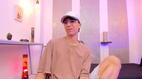    online show from 12-05-25, 04:21