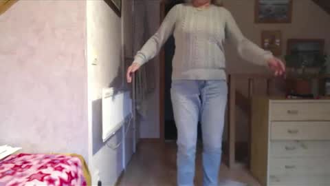 Nikole1 online show from 12-22-25, 11:40