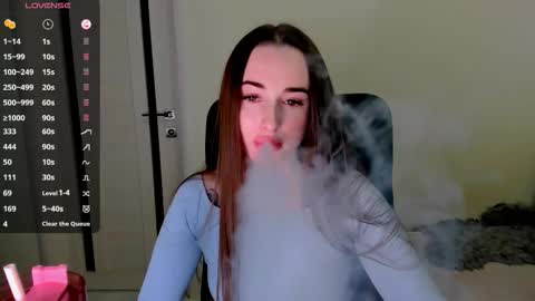 Snapshot of nikoll_s chatting on 10-18-25, 03:53 online show from 10-18-25, 03:53