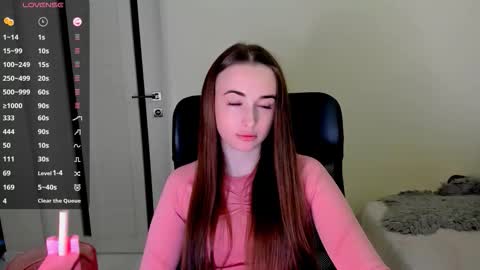 Snapshot of nikoll_s chatting on 10-23-25, 04:45 online show from 10-23-25, 04:45