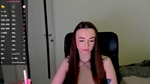 Snapshot of nikoll_s chatting on 11-28-25, 04:48 online show from 11-28-25, 04:48