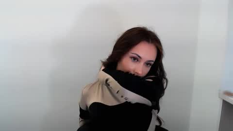 Snapshot of nikonara_ chatting on 10-15-25, 12:38 nikonara_ online show from 10-15-25, 12:38