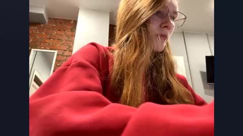 Snapshot of nilaslagter chatting on 10-26-25, 04:13 I am Gina ntmu Lets hit 10 Thumbs Up together online show from 10-26-25, 04:13