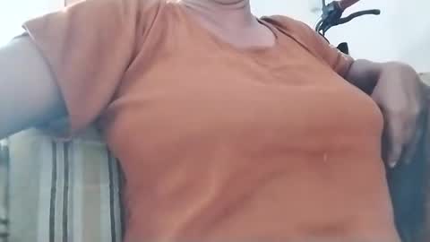 Snapshot of nilminichandrika42 chatting on 09-12-25, 01:38 nilminichandrika42 online show from 09-12-25, 01:38