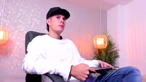 Nils online show from 10-19-25, 04:02