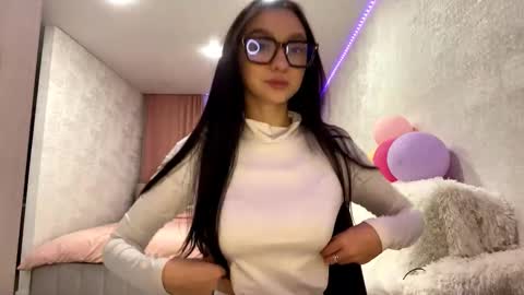 Margot online show from 11-21-25, 05:22