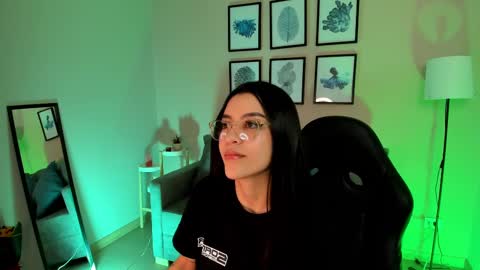 Nina online show from 09-18-25, 10:12