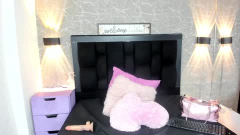 Snapshot of nina_cute06 chatting on 01-31-25, 06:02 Nina online show from 01-31-25, 06:02