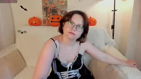 nina lunaa online show from 10-26-25, 09:26