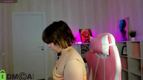 nina lunaa online show from 11-21-25, 09:19