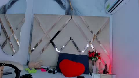 ninahtx online show from 10-20-25, 09:04