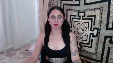 N I N A online show from 01-28-25, 07:21
