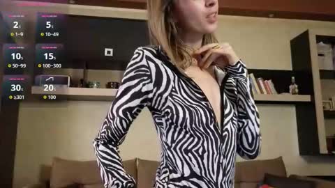 Snapshot of ninanovalicious chatting on 11-28-25, 08:17 NinaNovalicious online show from 11-28-25, 08:17