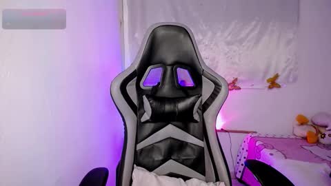 ninatinydoll1 online show from 11-13-25, 10:03