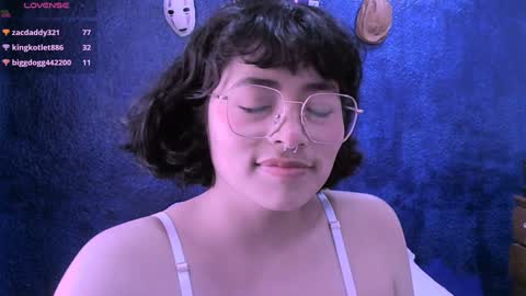 Snapshot of ninayellow chatting on 12-11-24, 03:58 Nina online show from 12-11-24, 03:58