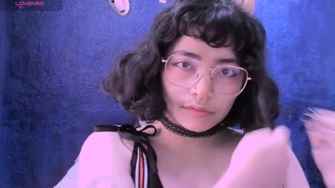 Snapshot of ninayellow chatting on 02-18-25, 01:11 Nina online show from 02-18-25, 01:11