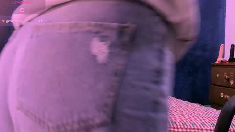 Snapshot of ninayellow chatting on 01-08-26, 03:58 Nina online show from 01-08-26, 03:58