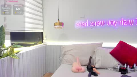 Ninna  online show from 12-15-24, 11:23