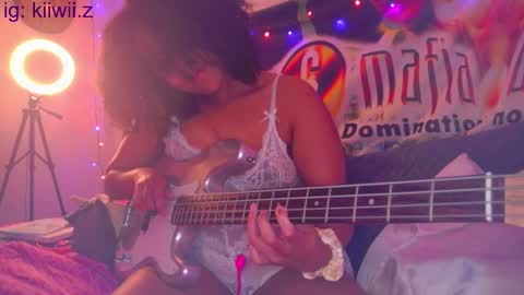 Snapshot of nintendhoe_ chatting on 03-06-25, 07:03 kiwi online show from 03-06-25, 07:03