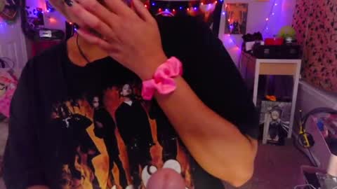 Snapshot of nintendhoe_ chatting on 09-27-25, 08:30 kiwi online show from 09-27-25, 08:30