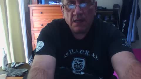 Snapshot of nionios67 chatting on 10-15-25, 04:18 Dennis online show from 10-15-25, 04:18