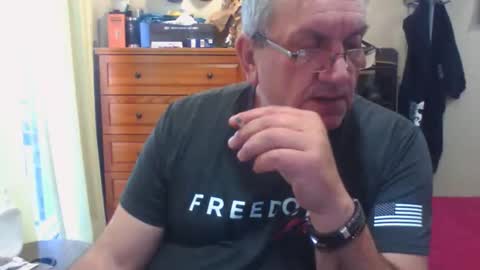 Snapshot of nionios67 chatting on 11-01-25, 08:11 Dennis online show from 11-01-25, 08:11