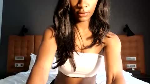 NIVIA WOLFE online show from 02-15-26, 09:55