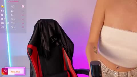 Nicki  online show from 10-22-25, 04:57