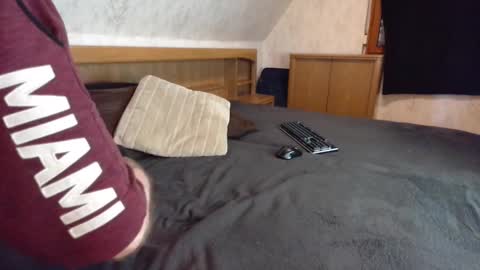 Snapshot of nixan85 chatting on 11-23-25, 08:58 nixan85 online show from 11-23-25, 08:58