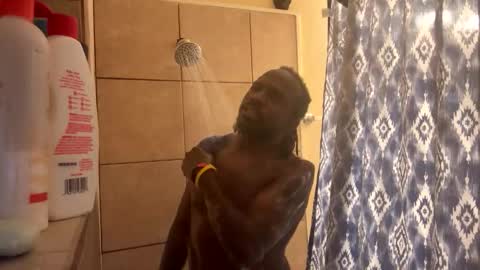 Snapshot of nixw2500 chatting on 11-18-25, 05:12 Pleasurenu online show from 11-18-25, 05:12