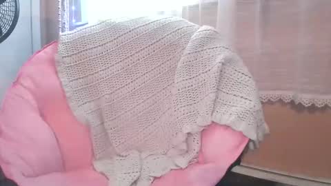 Leah online show from 12-04-25, 03:32