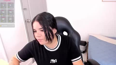 Snapshot of noa1029 chatting on 02-06-26, 08:12 Noa online show from 02-06-26, 08:12