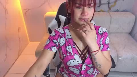 Snapshot of noa_tp chatting on 10-21-25, 12:39 Noa online show from 10-21-25, 12:39