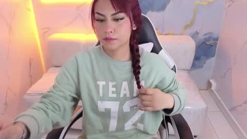 Snapshot of noa_tp chatting on 11-25-25, 12:27 Noa online show from 11-25-25, 12:27