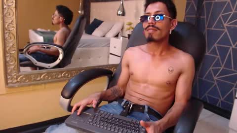 Snapshot of noaahtylor chatting on 02-09-26, 09:19 Noah online show from 02-09-26, 09:19