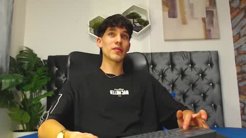 Snapshot of noah_brigth chatting on 12-13-24, 12:42 Noah Brigth online show from 12-13-24, 12:42