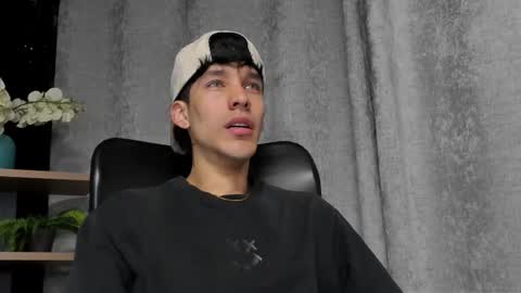 Snapshot of noah_brigth chatting on 02-27-25, 12:43 Noah Brigth online show from 02-27-25, 12:43