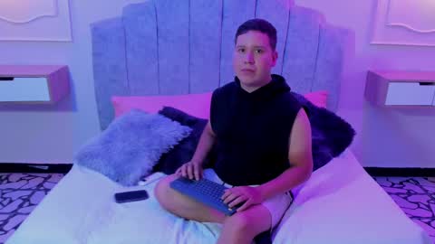 Snapshot of noah_chapman chatting on 10-17-25, 12:08 NOAH online show from 10-17-25, 12:08