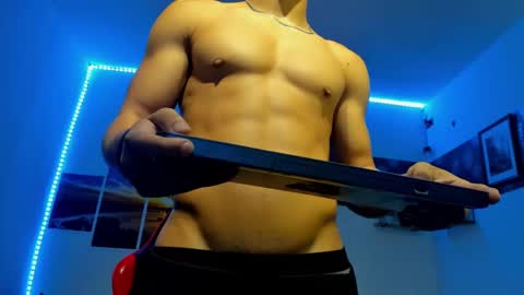 noah_flynn1 online show from 10-17-25, 08:39