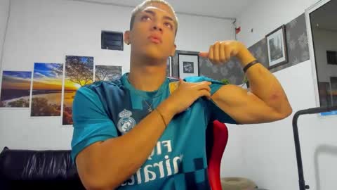 noah_flynn1 online show from 11-22-25, 06:34