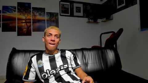 noah_flynn1 online show from 11-26-25, 06:36