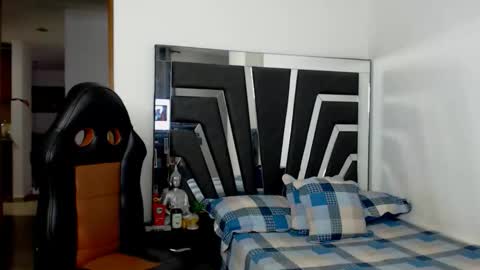 Noah Harris01 online show from 01-12-26, 11:48