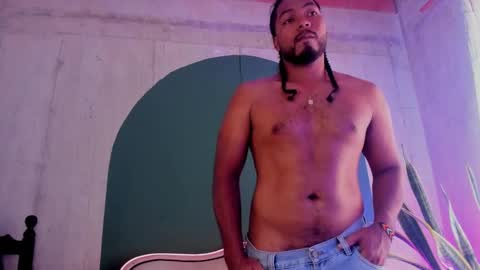 Snapshot of noah_jones__ chatting on 01-17-25, 06:12 Noah online show from 01-17-25, 06:12