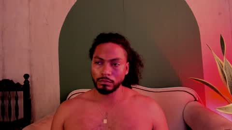 Snapshot of noah_jones__ chatting on 01-20-25, 10:15 Noah online show from 01-20-25, 10:15