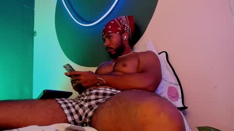 Snapshot of noah_jones__ chatting on 01-29-25, 07:22 Noah online show from 01-29-25, 07:22