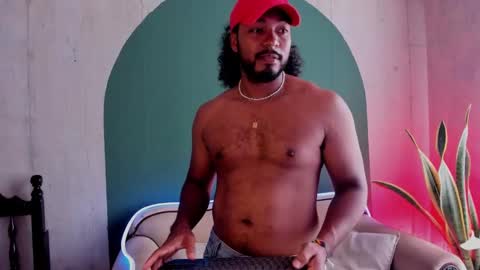 Snapshot of noah_jones__ chatting on 01-30-25, 05:06 Noah online show from 01-30-25, 05:06