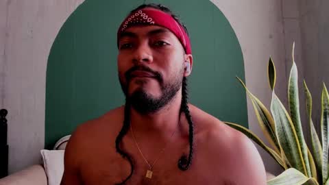 Snapshot of noah_jones__ chatting on 02-14-25, 09:43 Noah online show from 02-14-25, 09:43