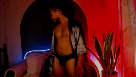 Snapshot of noah_jones__ chatting on 02-27-25, 12:54 Noah online show from 02-27-25, 12:54