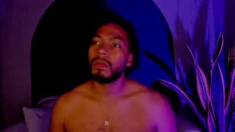 Snapshot of noah_jones__ chatting on 03-08-25, 01:28 Noah online show from 03-08-25, 01:28